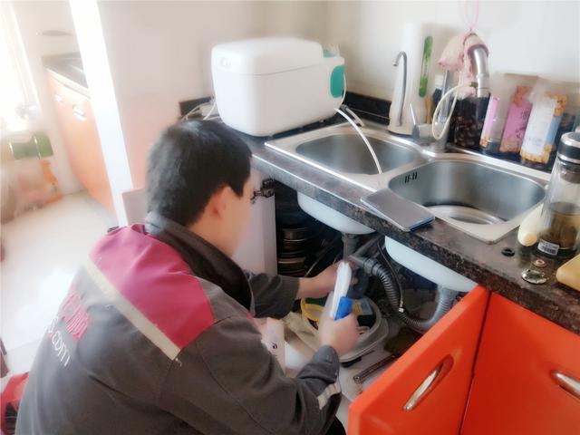 「超逸酷玩」饭小二煮饭机器人让做饭变得简单起来